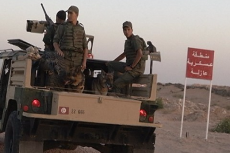 عودة تونسي من ليبيا بعد أن أصيب بطلق ناري