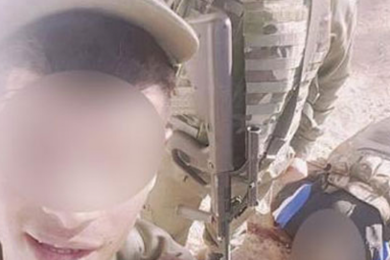 بعد أخذهم لصورة “السلفي” هكذا تفاعل الجيش مع الجنود الأربعة