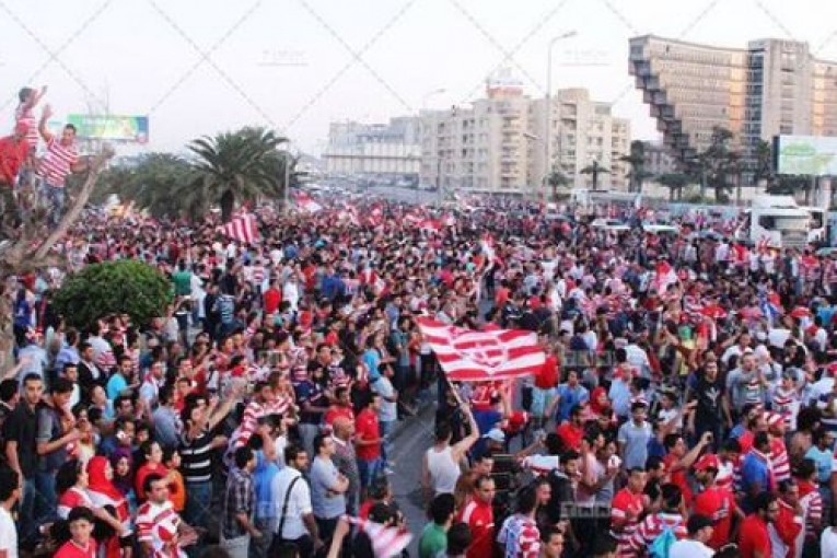اعتصام مفتوح لأحباء الافريقي امام مقر الجامعة ودعوة لفتح تحقيق حول التحكيم