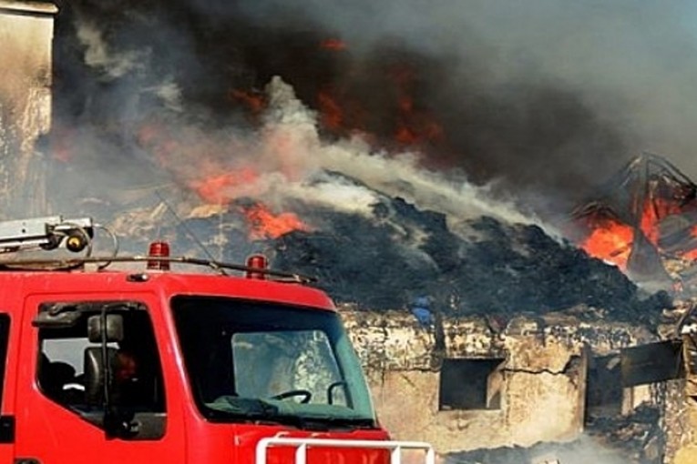 تطاوين: حريق هائل بمصنع للملابس المستعملة ”فريب”