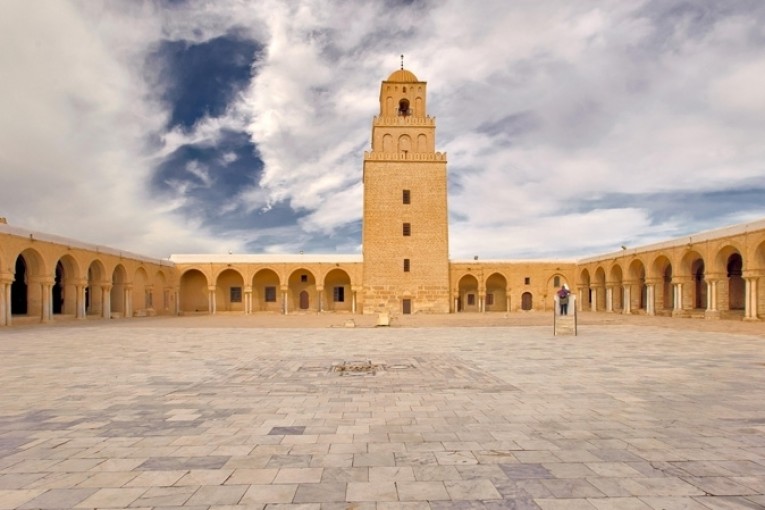 وزارة الشؤون الدينية تنظم يوم 17 رمضان احتفالية قرآنية عالمية في جامع عقبة بن نافع بالقيروان