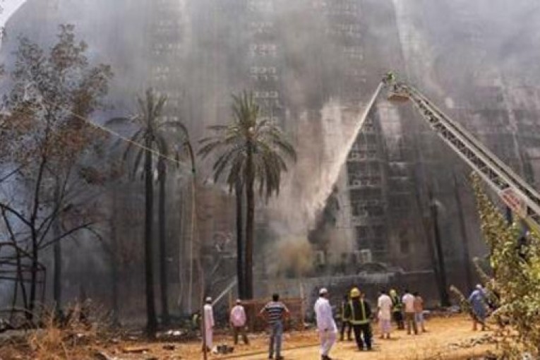 الدفاع المدني بمكّة: لا إصابات بحريق فندق حي العزيزية