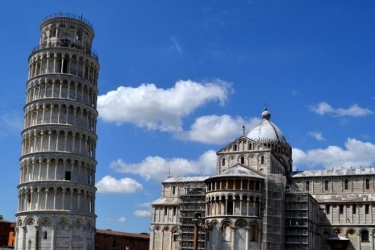 ايطاليا ترحّل تونسيا خطّط لتنفيذ هجوم إرهابي في برج بيزا