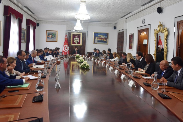 رسمي: التخفيض في المنح والامتيازات المخوّلة لأعضاء الحكومة