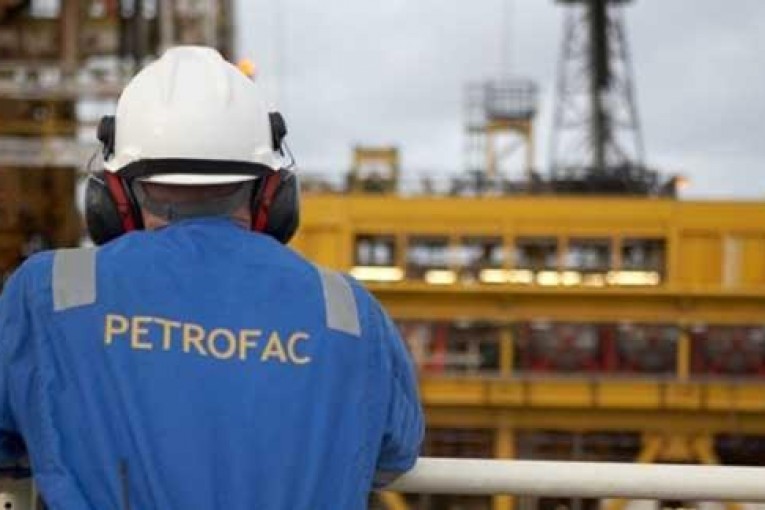 “بتروفاك” تلوح بمغادرة تونس.. ومجموعة صغيرة بقرقنة تعطّل إمضاء الاتفاق بين الشركة والحكومة واتحاد الشغل