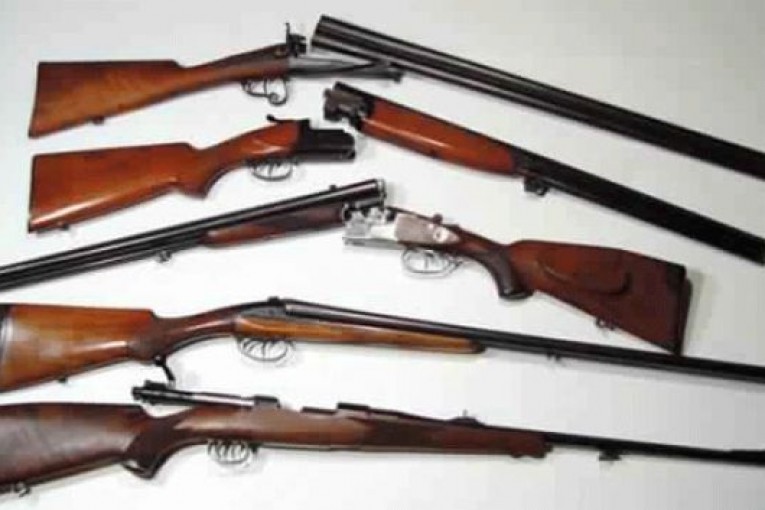 سوسة : إيقاف 5 أشخاص وحجز بنادق صيد وأسلحة تقليدية الصنع