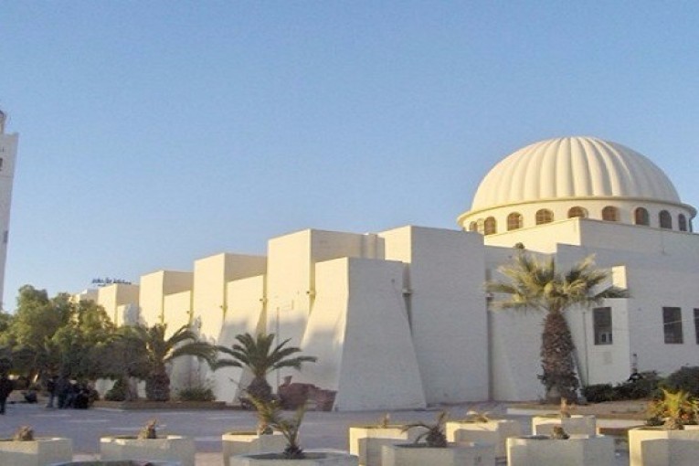 صفاقس : إيقاف سارق السيارات في أوقات الصلاة