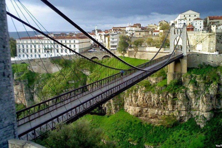 الجزائر: ارهابيون يغتالون شرطيا في مطعم بقسنطينة