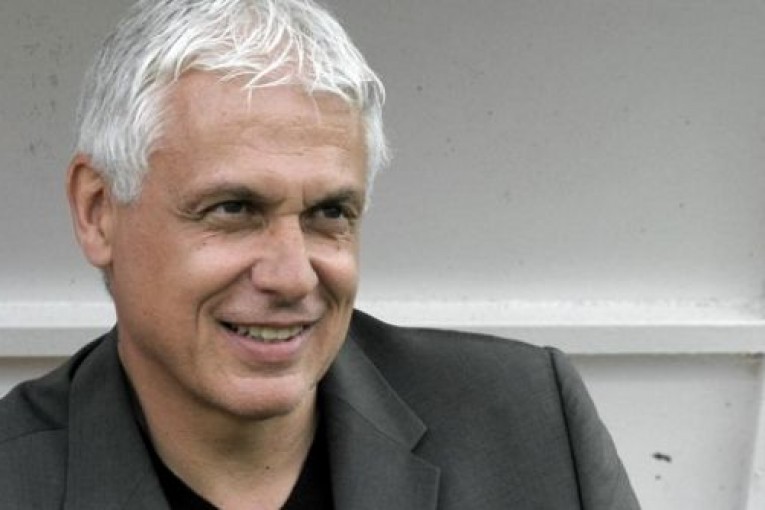 مدرب مازمبي “فيلود” من المرشحين لتدريب النادي الصفاقسي ‎