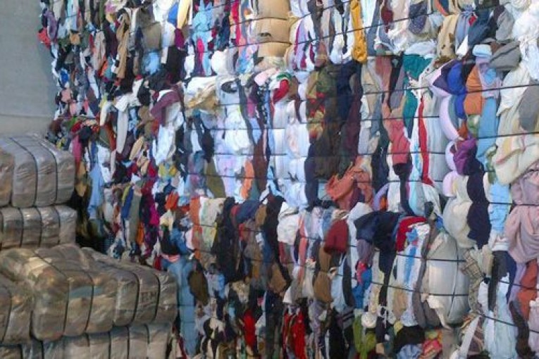 العاصمة: حجز كمية من “الفريب” وطاولات وكراسي منتصبة بصفة عشوائية