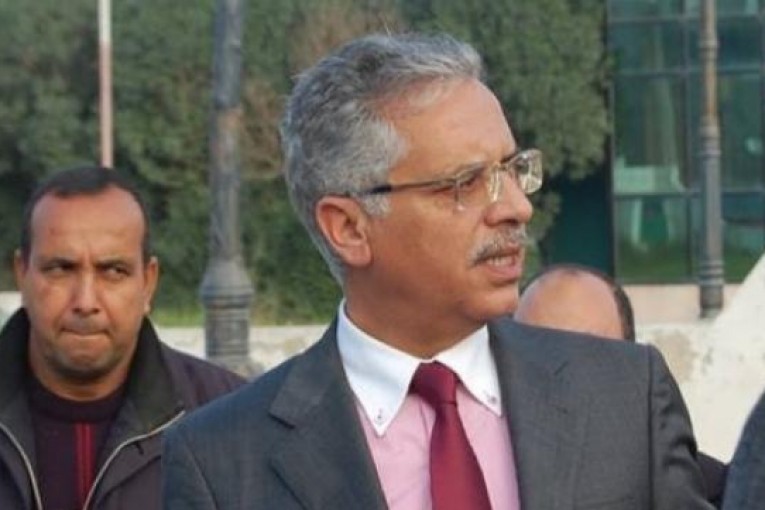 والي تونس يؤكد أن المواطن الذي هدد بتفجير نفسه لا يملك متفجرات وأن الأمور في مكتب بريد الحبيب ثامر عادت إلى نصابها