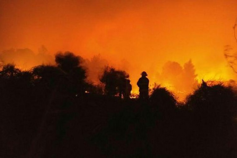 بالصور.. حرائق ضخمة بـإسرائيل ودول أوروبية تتدخل