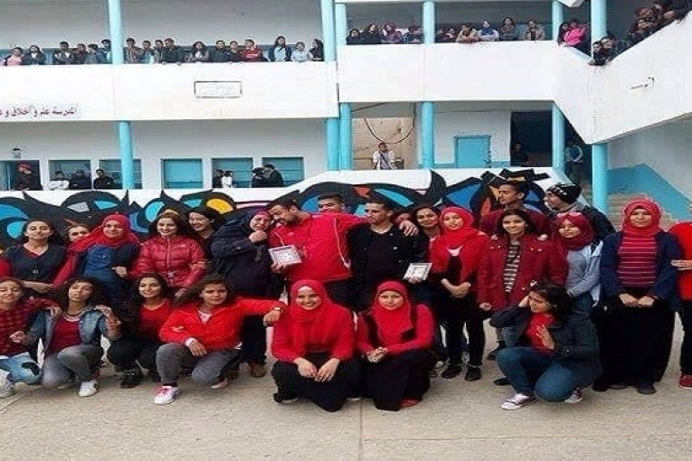 معهد جبل الجلود : إلغاء الإضراب و تكريم الأساتذة من طرف التلاميذ