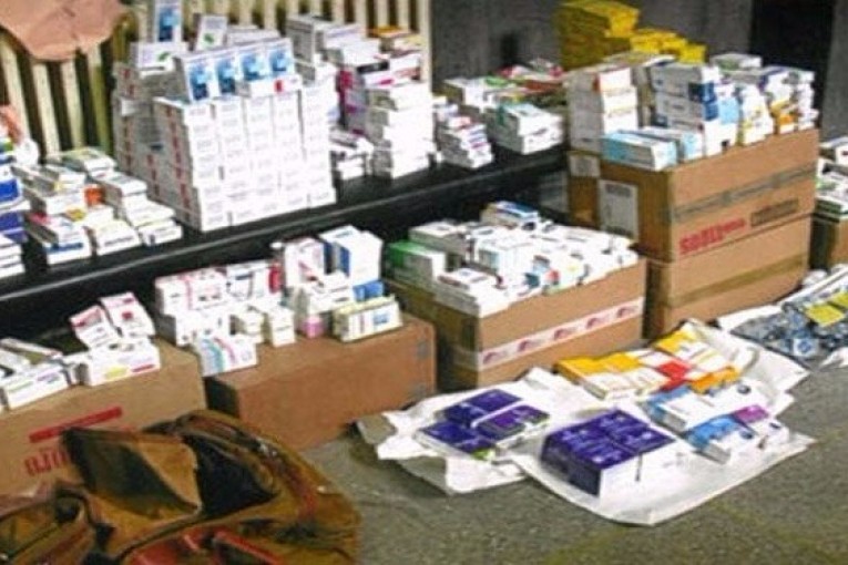 قابس: إحباط عمليات تهريب أدوية بقيمة 66 ألف دينار في سيارة ليبية