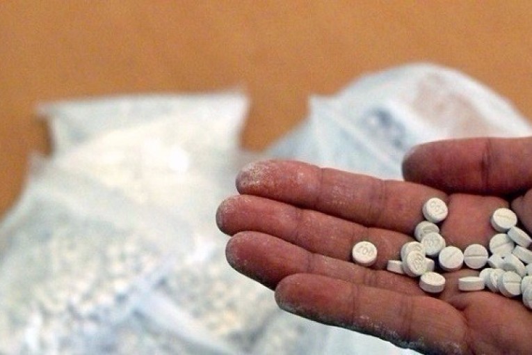 سوسة: كانوا يخططون لبيعها للتلاميذ.. إيقاف 3 أشخاص بحوزتهم أكثر من 1300 قرص ”اكستازي”