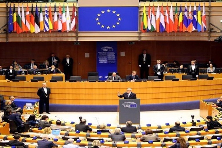 رئيس الدولة يدعو أوروبا إلى إرساء علاقات استراتيجية متينة ومزدهرة