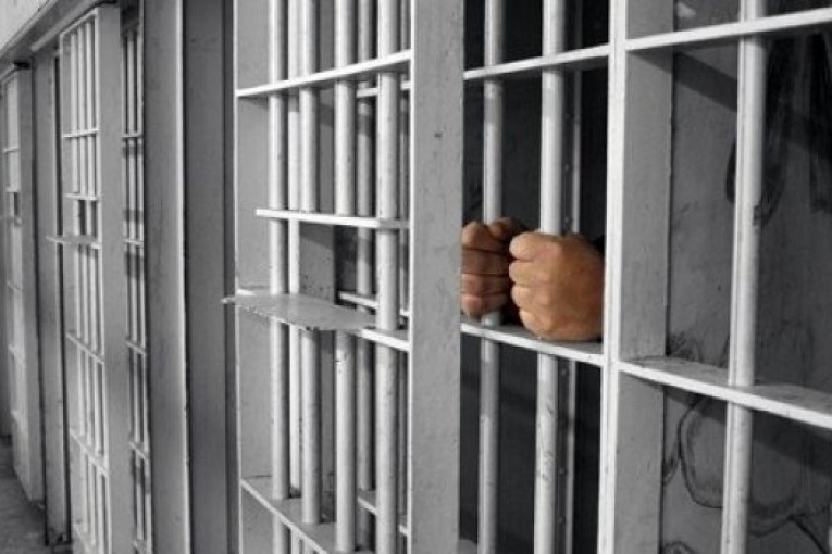 وزير العدل: سجن 4 أعوان سجون روّجوا مخدّرات داخل الزنزانات