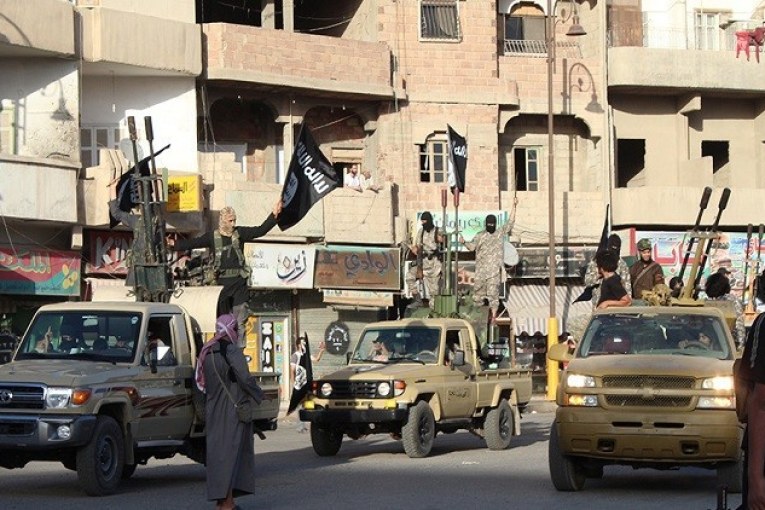 منهم 700 فرنسي : 3 آلاف أوروبي يقاتلون في صفوف “داعش”