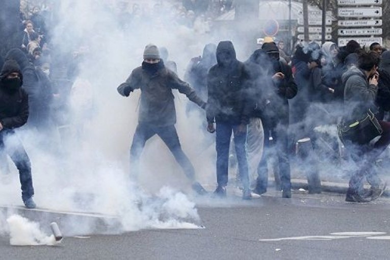 مواجهات عنيفة بين الشرطة الفرنسية ومتظاهرين