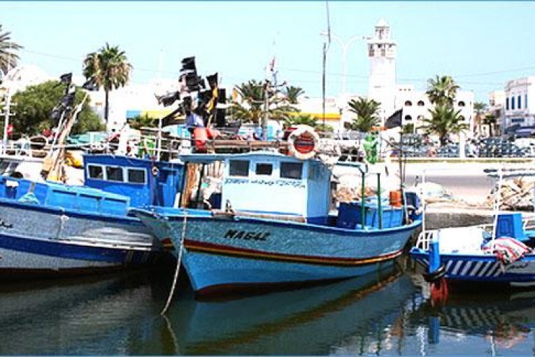 قليبية: وقفة احتجاجية للبحارة وغلق ميناء الصيد البحري