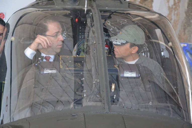 رئيس الحكومة يشرف على تسلم الدفعة الاولى من المروحيات الهجومية بالقاعدة العسكرية بقابس