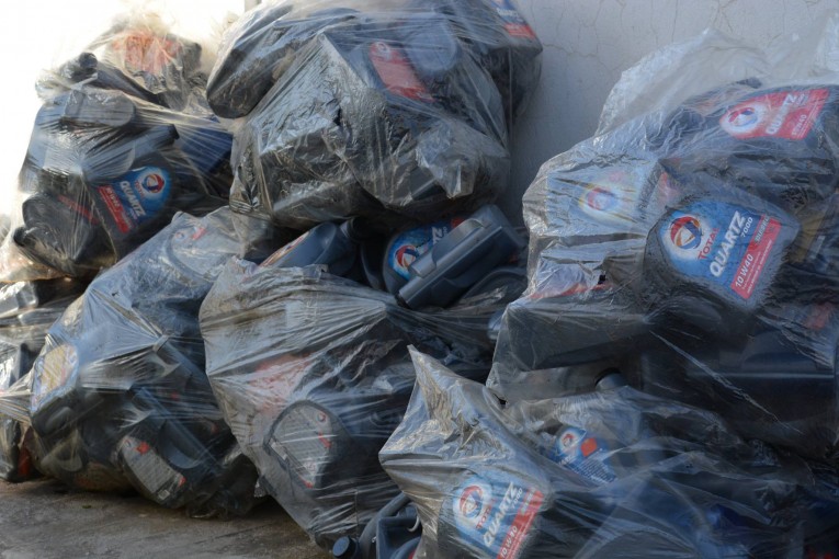 تونس: القبض على خمسة أشخاص من أجل سرقة شركة وحجز كميات من الأوعية البلاستيكية المخصصة لزيوت السيارات