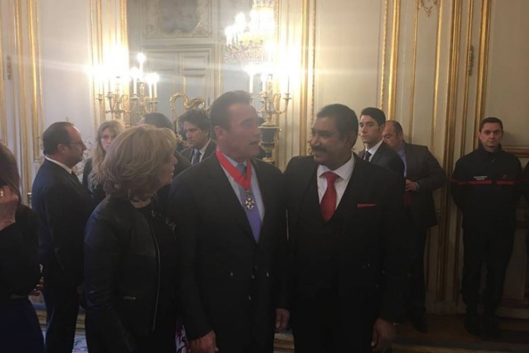 باريس..العجرودي ضيف شرف لهولاند أثناء توسيم الممثّل والسّياسي العالمي شوارزنيجر