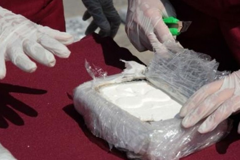 مطار قرطاج : برازيلية تخفي الكوكايين في ‘مناشف مبلّلة’