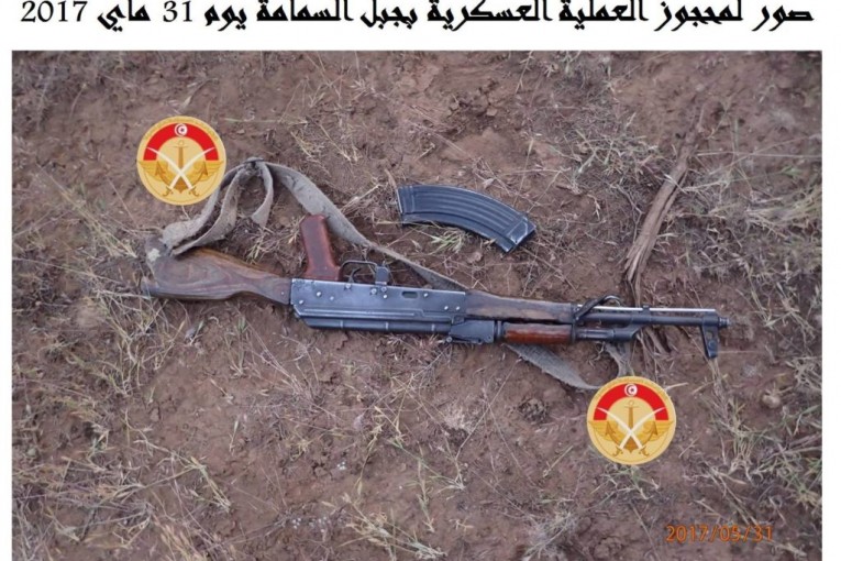 جبل سمامة..تشكيلة عسكرية تشتبك مع مجموعة ارهابية و تحجز أسلحة وألغاما ومؤونة(صور)