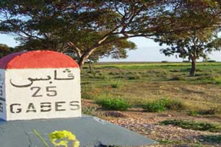 قابس : إيقاف 22 مفتّشا عنهم وحجز شاحنات محمّلة ببضائع مهرّبة