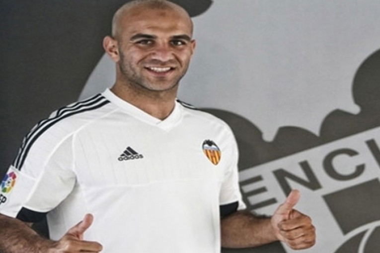 أيمن عبد النور يرفض الانتقال إلى نيوكاسل الانقليزي ويفضّل هذا الفريق