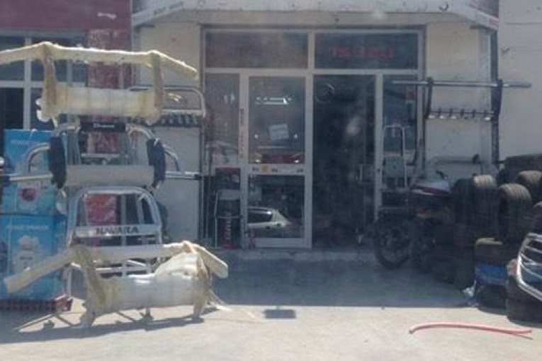 عالــم التهريب في الجم : أسلحة .. مخدرات وسلع في 200 مستودع