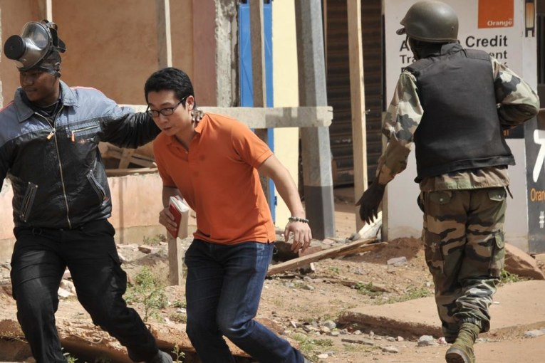 مالي : تحرير 20 رهينة في هجوم إرهابي على موقع سياحي