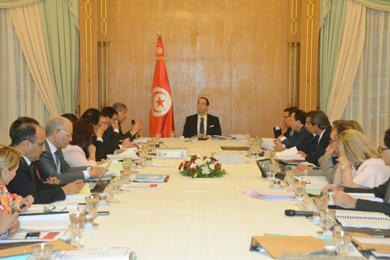 المصادقة على اتفاقية قرض بين الدولة و14 بنكا