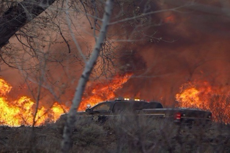 الكاف: حریق بجبل السردوك