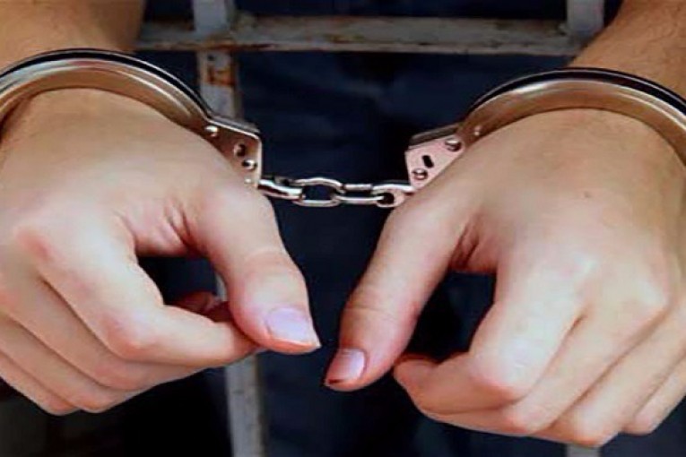 أعمارهم بين 17 و18 سنة: مراهقون يقتلون مسنا بغطاء وسادة من أجل المال