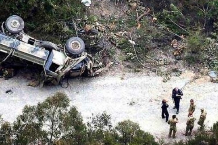 القيروان : انقلاب شاحنتين عسكريتين و وفاة جندي واصابة 12 آخرين