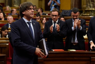 رئيس كتالونيا كارلس بودجمون يصل البرلمان لاعلان الانفصال وسط تأهب أمني كبير