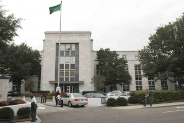 القائم بالأعمال ودبلوماسيون بسفارة المملكة بلبنان يعودون إلى الرياض