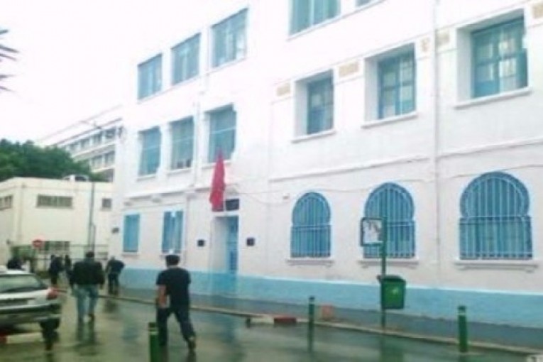 تلميذ وشقيقه يعتديان بالعنف على القيم العام داخل معهد نهج مرسيليا