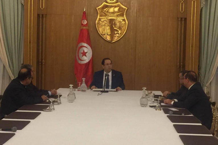 بحضور 4 وزراء : جلسة عمل بالقصبة حول جرائم الفضاء الافتراضي