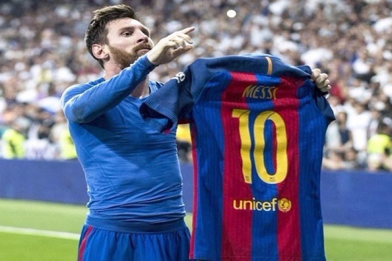 برشلونة يسعى إلى ربط ميسي بعقد مدى الحياة