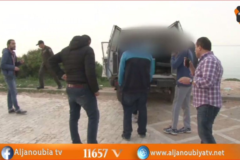 عن قرب..حملات أمنية ليلية بعدة مناطق بالعاصمة…أشخاص منحرفين, زطلة, خمر و براكاجات…حجز أموال أجنبية و إيقافات على المباشر