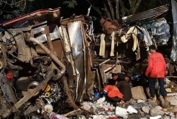 تايلاند: مقتل 17 شخصا جراء انحراف حافلة