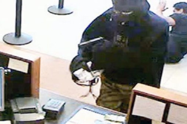 تفاصيل عمليّة السطو المسلّح على فرع بنكي بالمنار 2