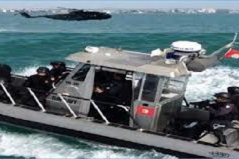 جيش البحر ينقذ 36 حارقا منهم 8 جزائريين