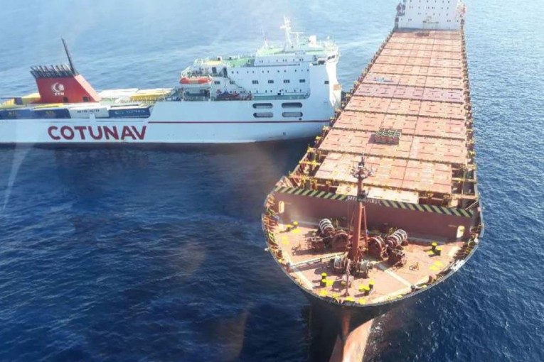 لجنة للتحقيق في اصطدام بين سفينتين تونسية وقبرصية