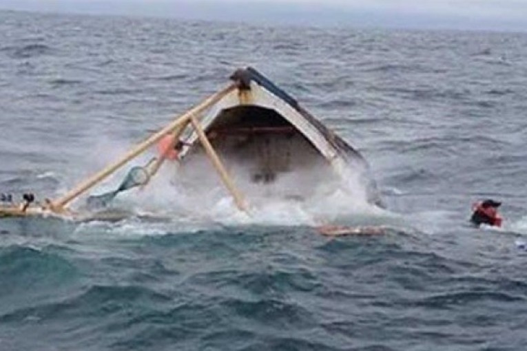 صفاقس: انتشال جثة والبحث جارٍ عن مفقودين اثر غرق مركب صيد