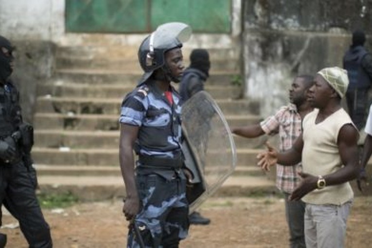 الغابون: فشل العملية الانقلابية والإطاحة بالعسكريين المتمردي