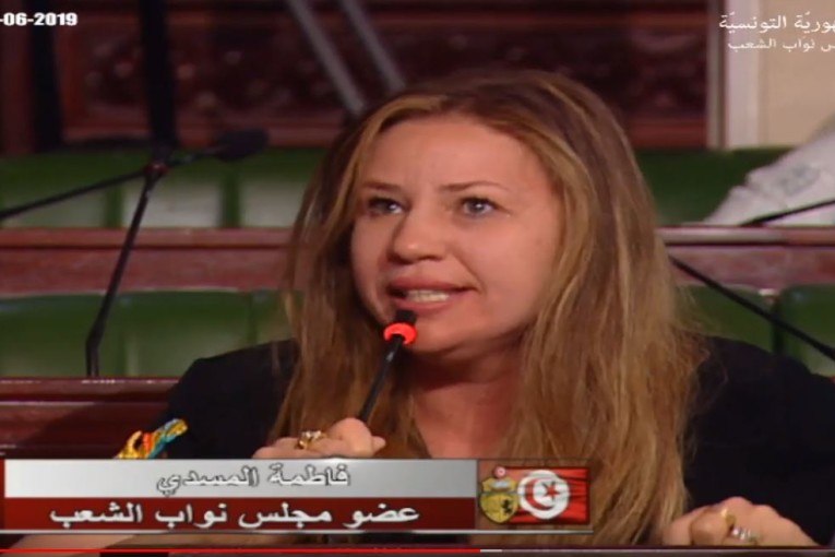 فاطمة المسدي: لا لأخونة البرلمان.. ونرفض الترحّم على روح مرسي داخله(فيديو)